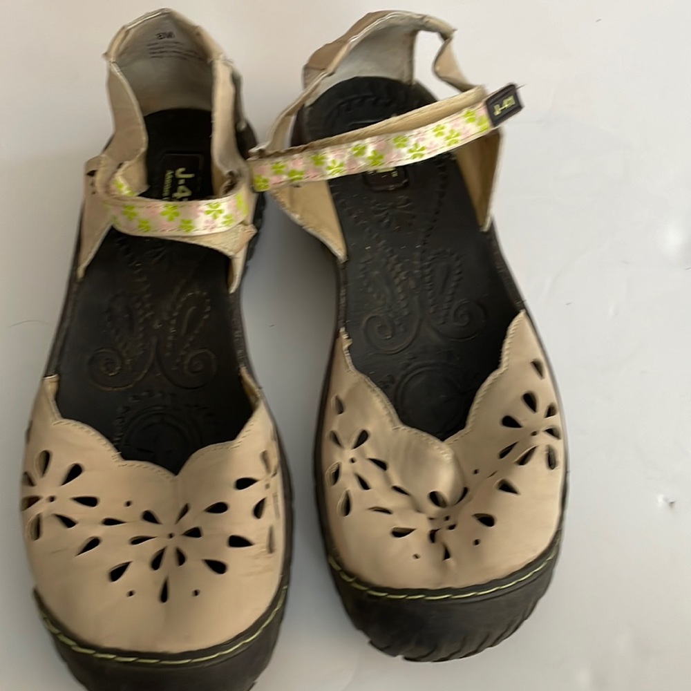 J-41 Deva beige shoe sandal size 8